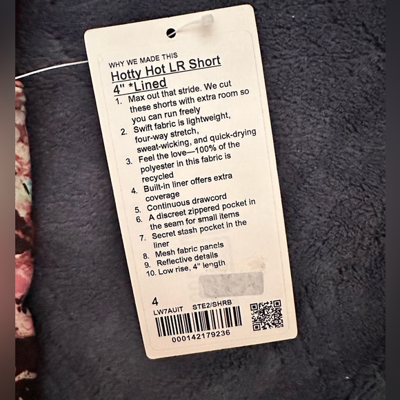 Lululemon Hotty Hot Low-Rise Lined Shorts 4” - Picture 4 of 6